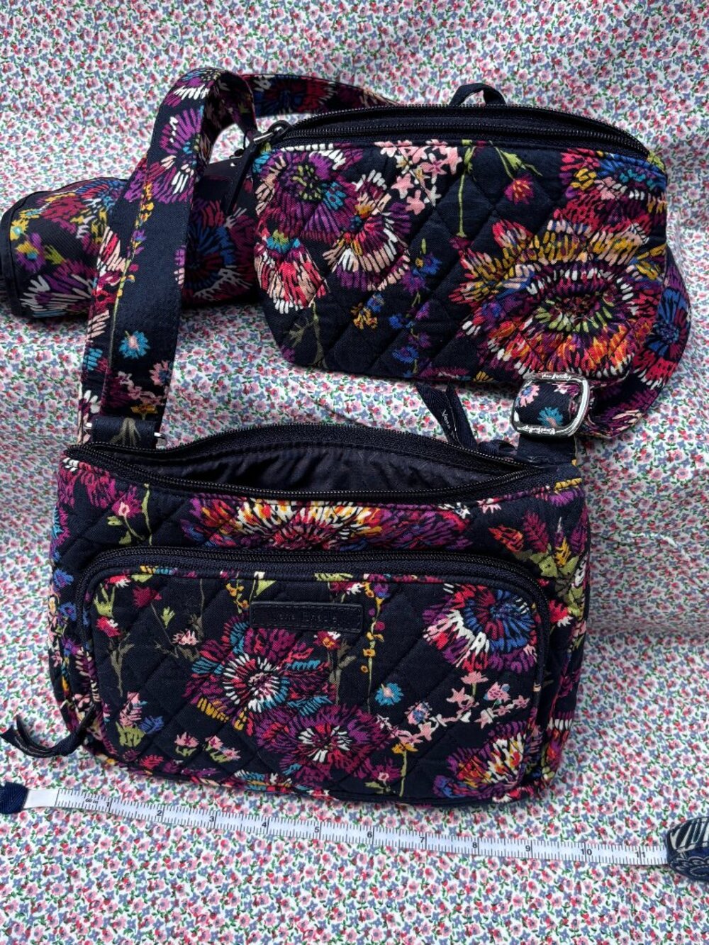 Vera Bradley Set - Shoulder Bag, Umbrella, Petite Zip Wallet, Mirror Cosmetic - Picture 1 of 6